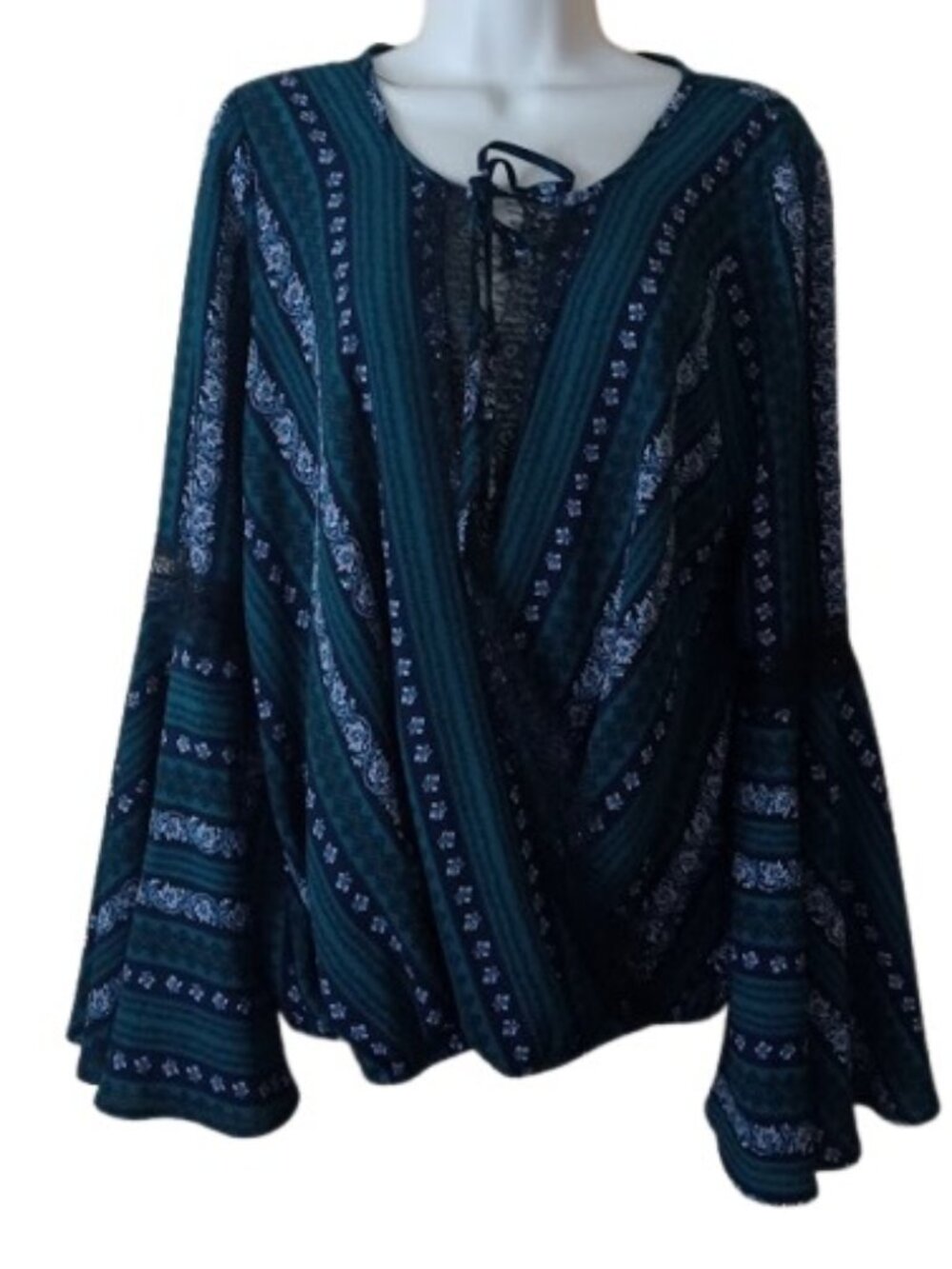 C Charming Charlie Womens Bell Sleeve Wrap Blouse Teal Floral Lace Trim L New